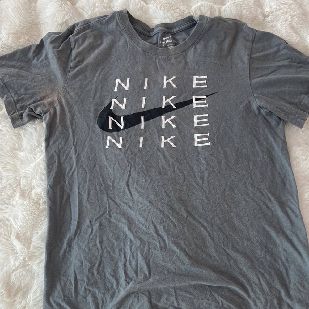 Nike Gray Short Sleeve Tee with Iconic Logo